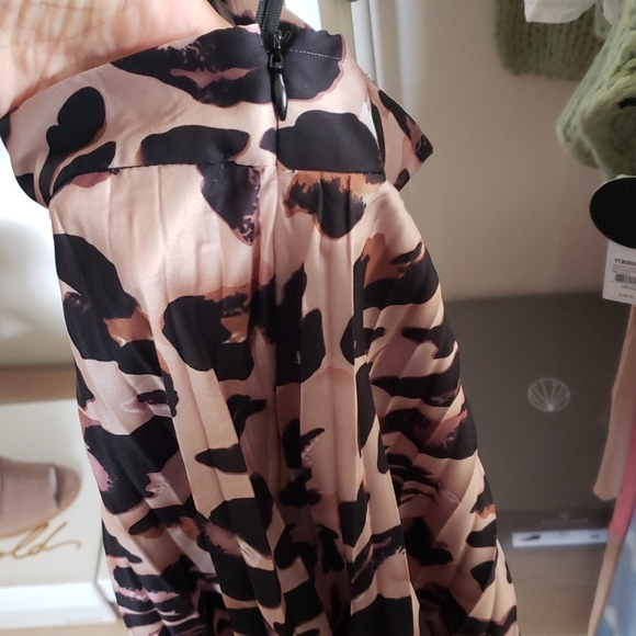 NEW- Gorgeous Pleated Leopard Print Skirt - Picture 5 of 5